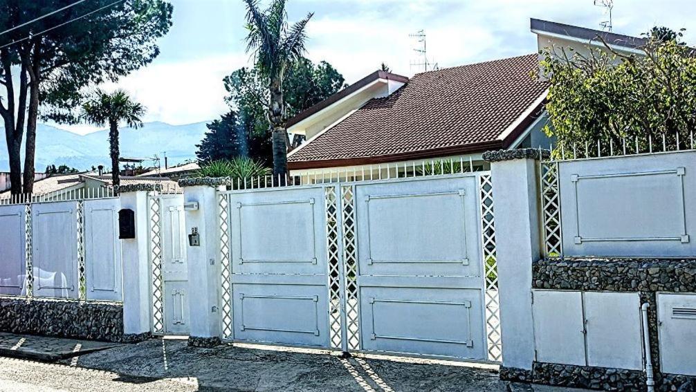 Villa Ginevra มอนเดลโล ภายนอก รูปภาพ
