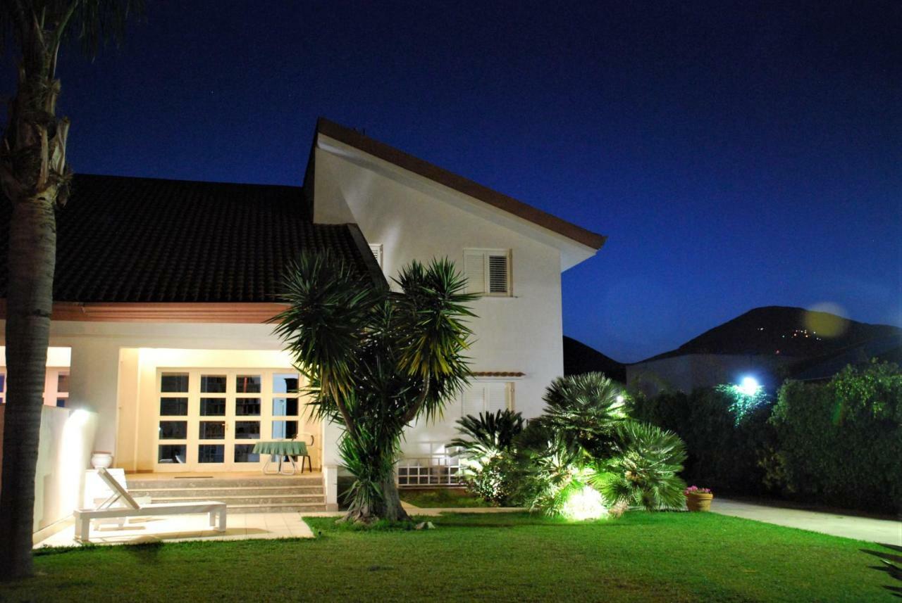 Villa Ginevra มอนเดลโล ภายนอก รูปภาพ